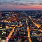 Frankfurter Skyline zur blauen Stunde