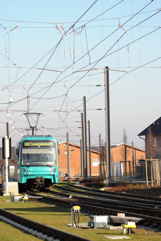 Frankfurter Stadtbahn U8 auf dem Riedberg