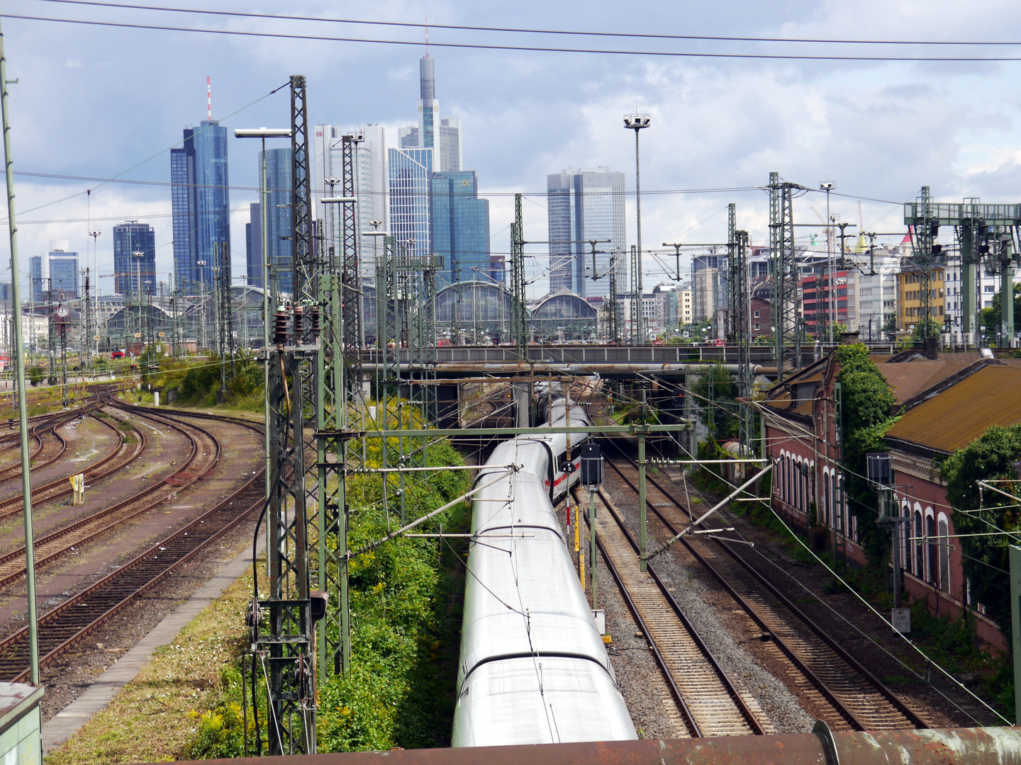 Frankfurt/Main Hauptbahnhof und Hochhaüser Skyline