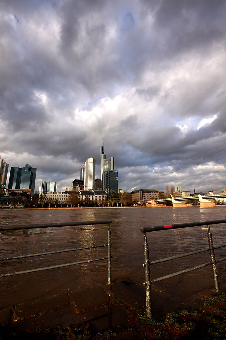 Frankfurts Bankenviertel säuft ab.