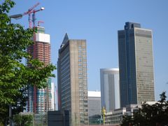 Frankfurts Skyline Säulen