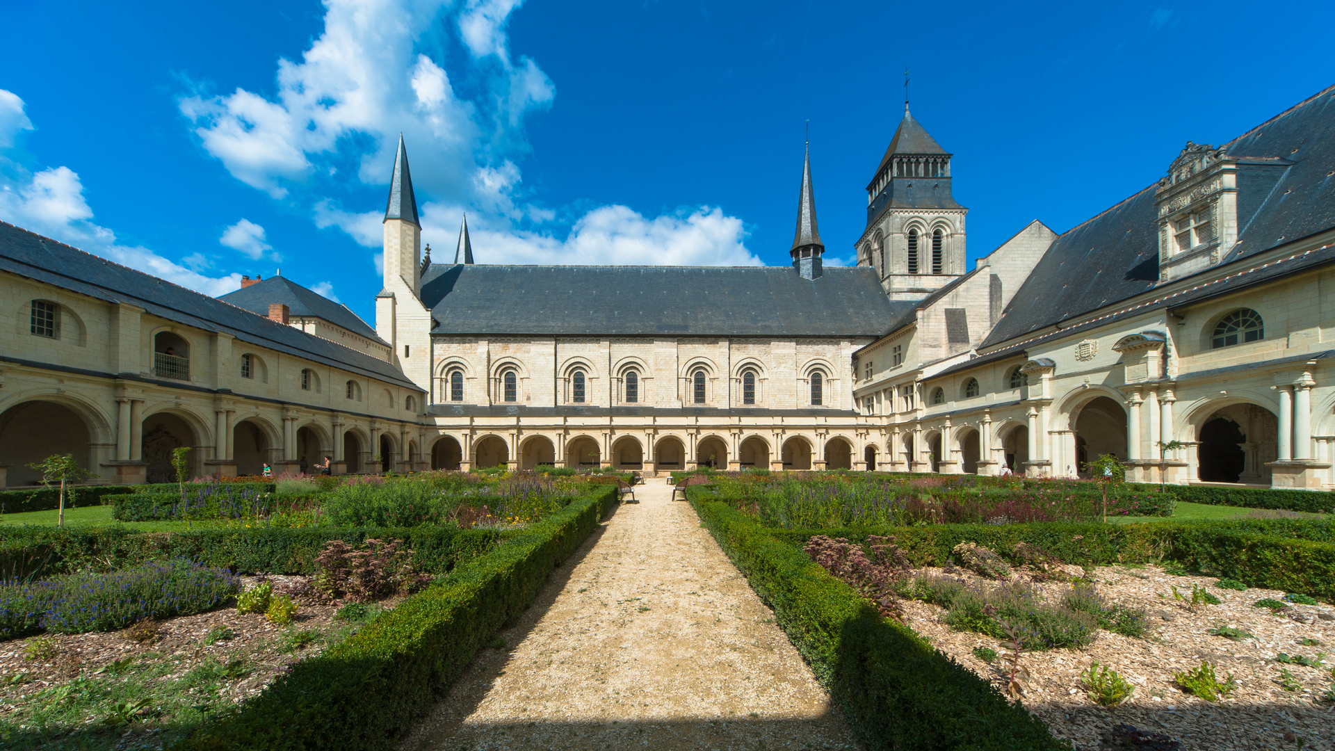 Frankreich 2017: Loire, Abbaye Royale de Fontevraud, Kreuzgang und Klosterkirche