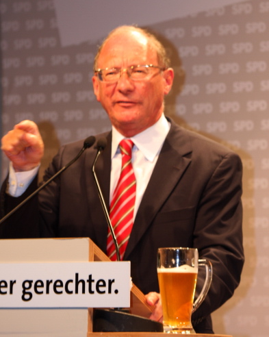 Franz Maget (SPD) beim Wahlkampfauftritt vor dem Auftritt von Franz Mütefering (SPD) 3.9.08 München