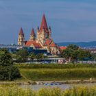 Franz-von-Assisi-Kirche am Mexikoplatz gesehen vom anderen Donauufer 