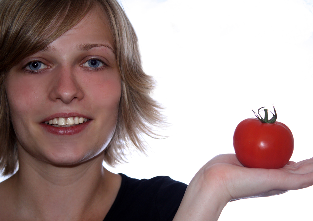 Franziska und Tomate II ( Thema: Lebensmittel von M.St. )