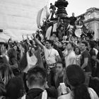 Französische Fans am Eros (Piccadilly Circus London)