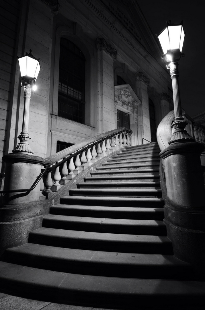 Französischer Dom, Treppe zum Hintereingang