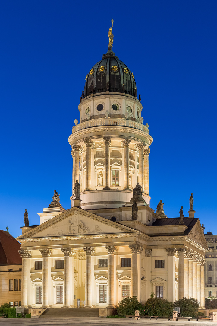 Französischer Dom zur blauen Stunde