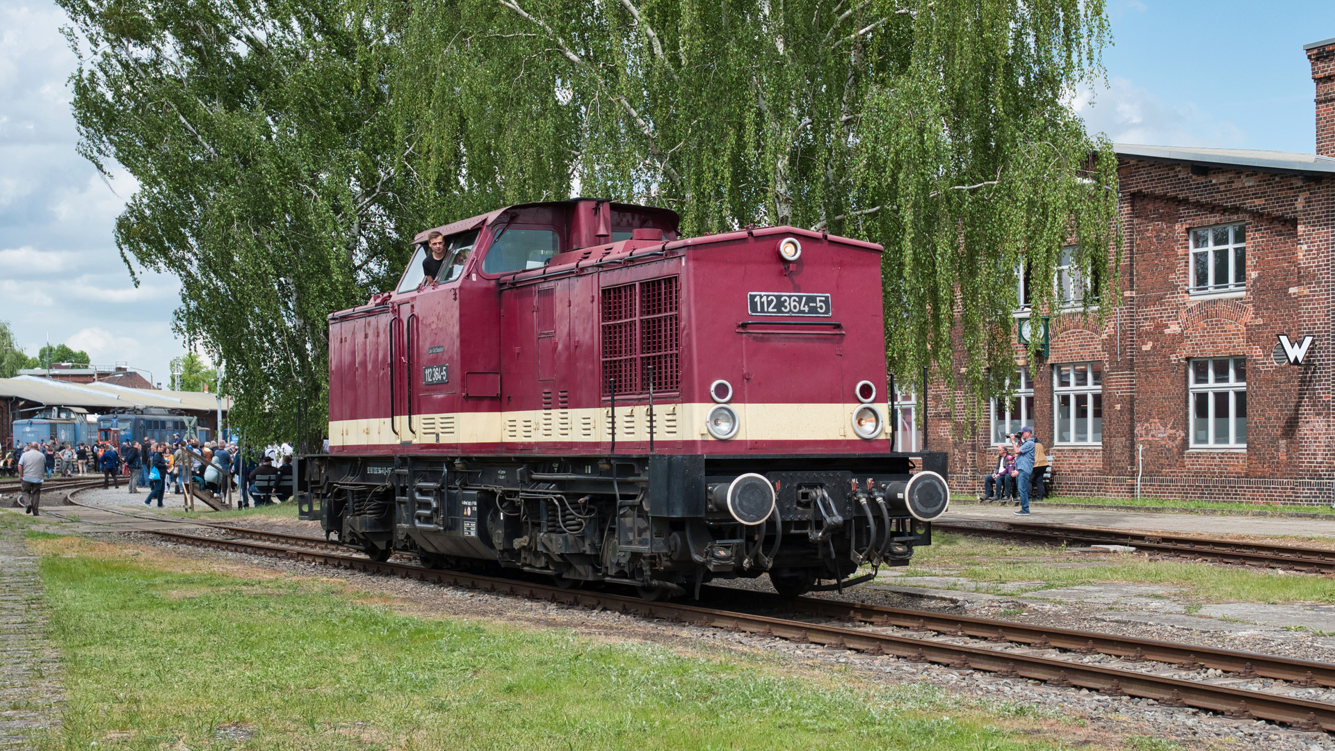 "Frau 100" bei der Parade