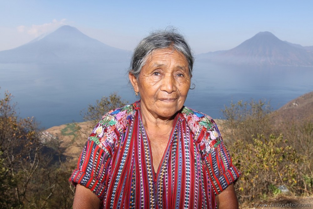 Frau am Atitlan See