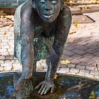 Frau am Brunnen