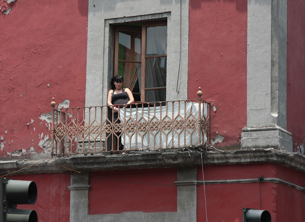 Frau am Fenster