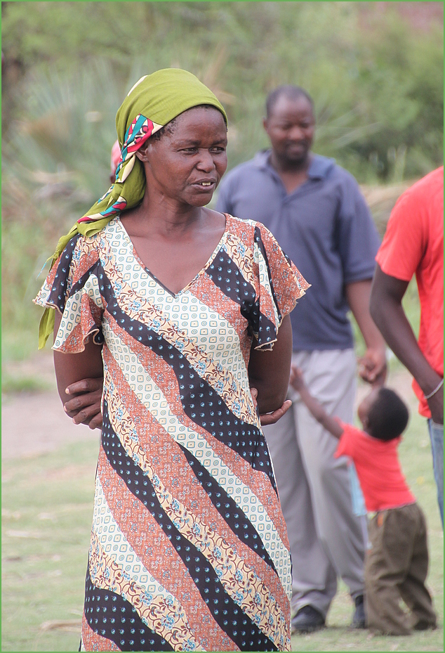 Frau am Fluss Okowango