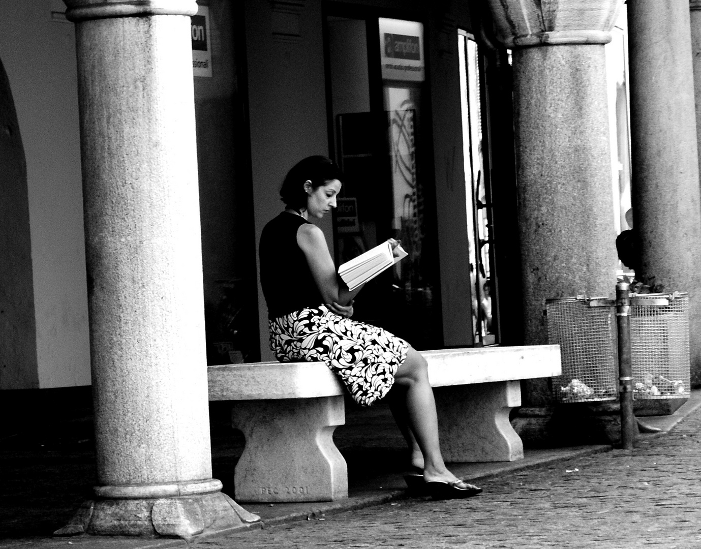 Frau am lesen (Tessin)