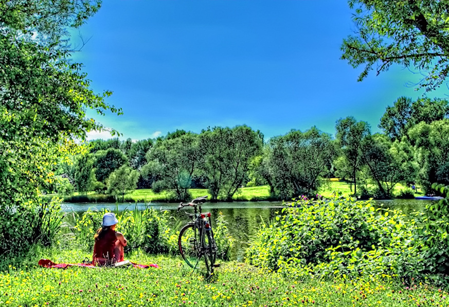 Frau am See