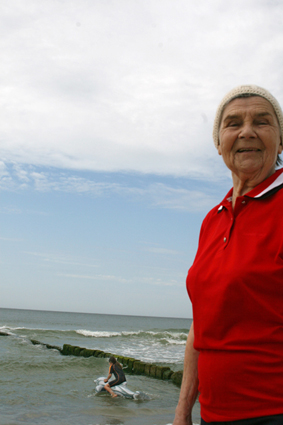 frau am strand