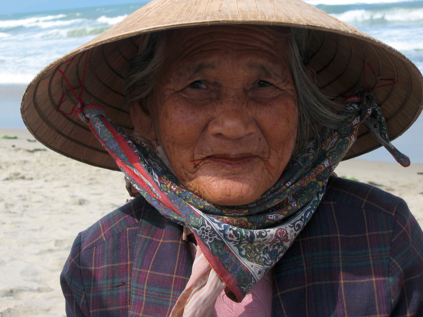 Frau am Strand von Da Nang