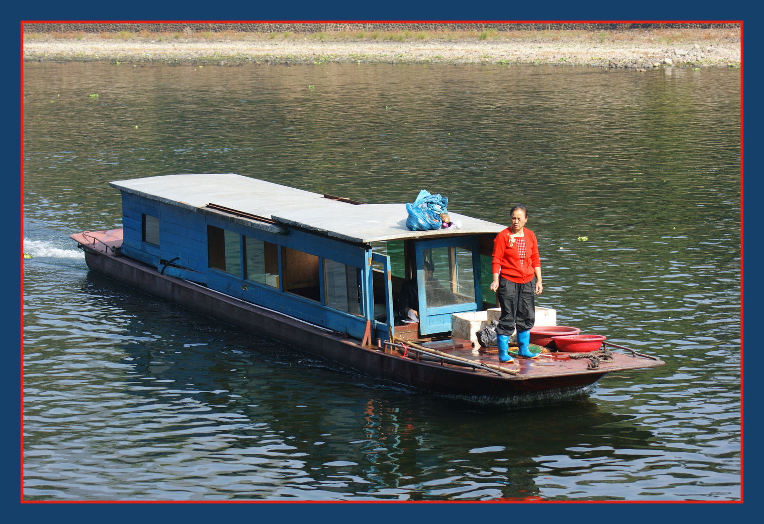 Frau auf Boot