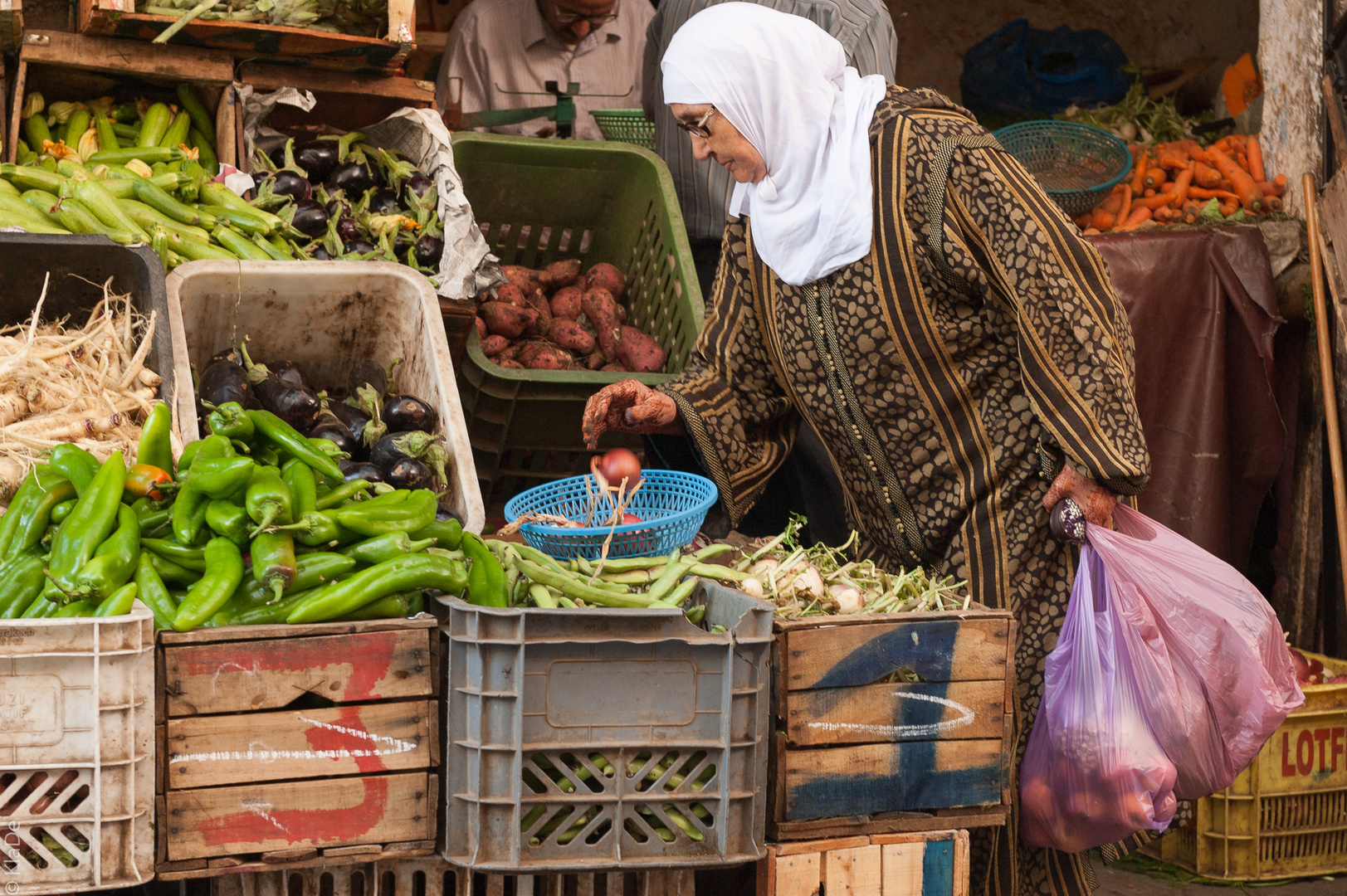 Frau auf dem Markt