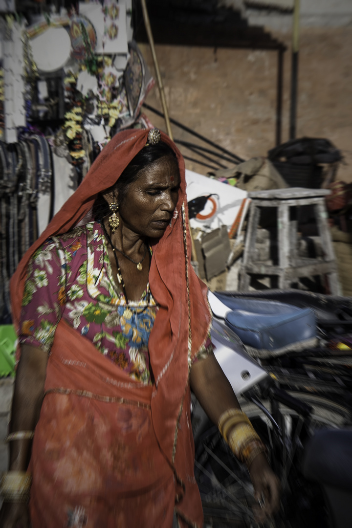 Frau auf dem Markt von Bikaner