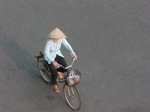 Frau auf Fahrrad