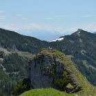 Frau auf Felsen