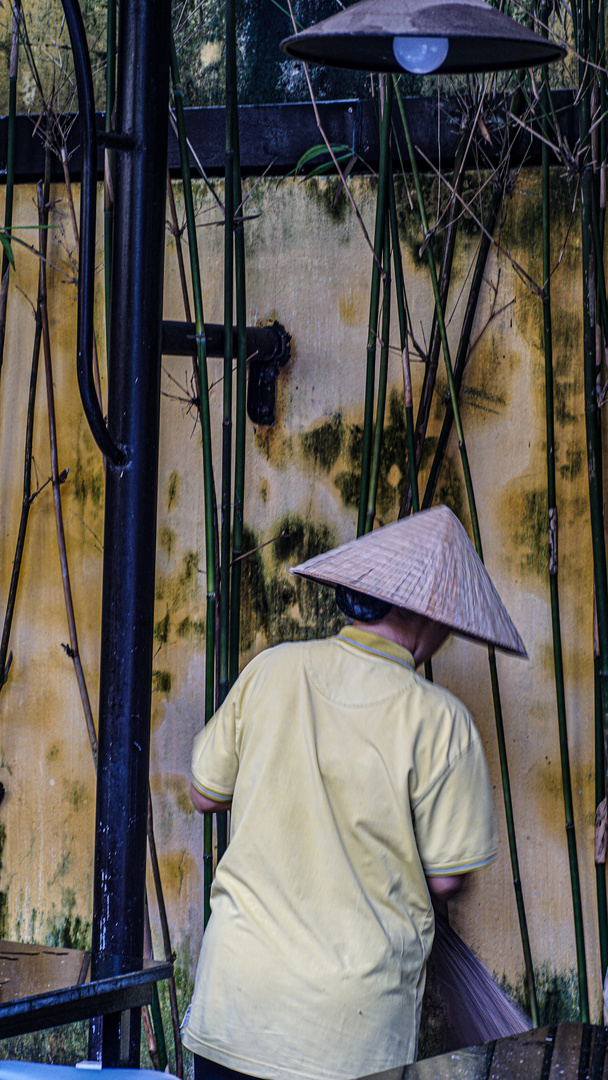  Frau HoiAn BackStage Portrait