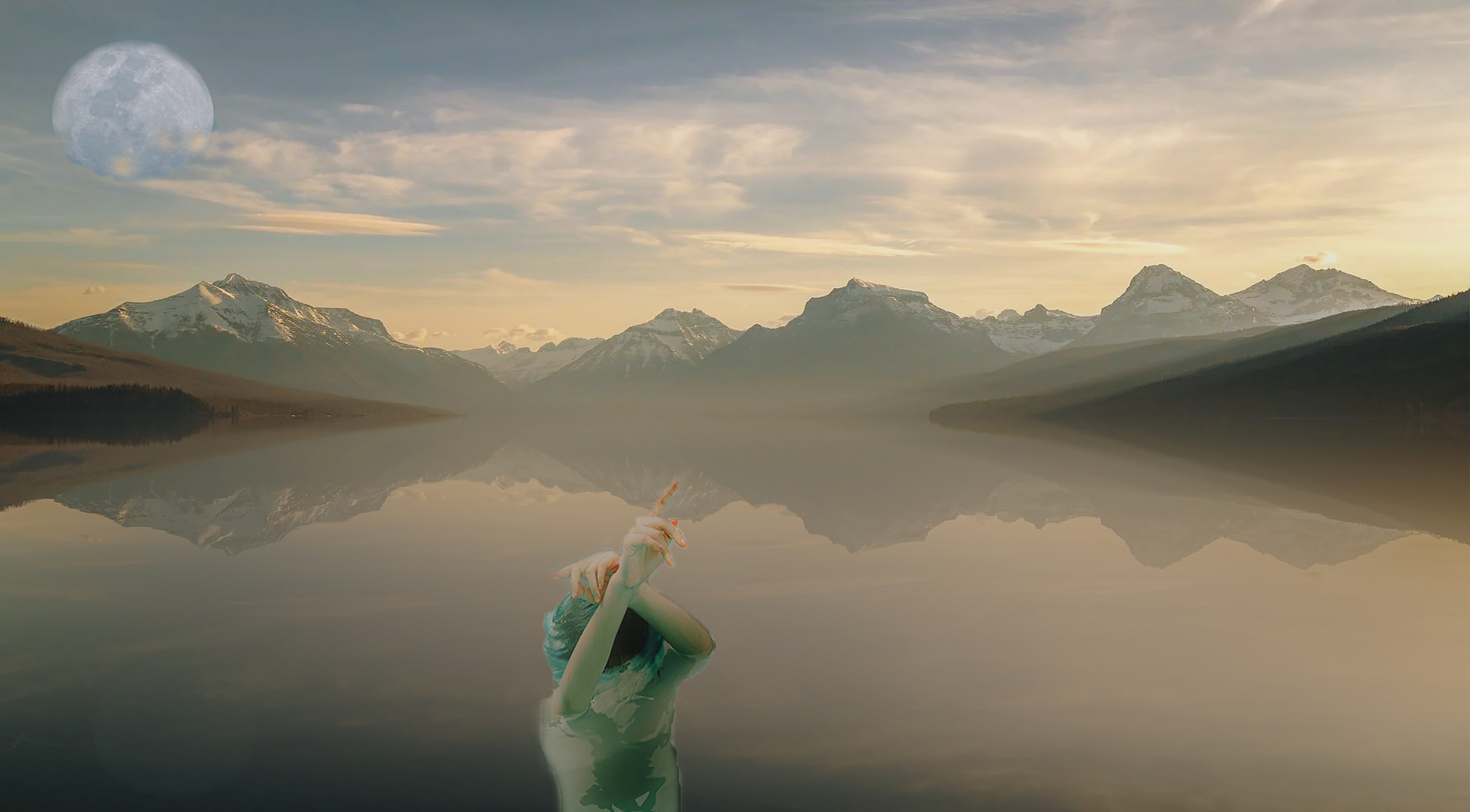 Frau im Bergsee