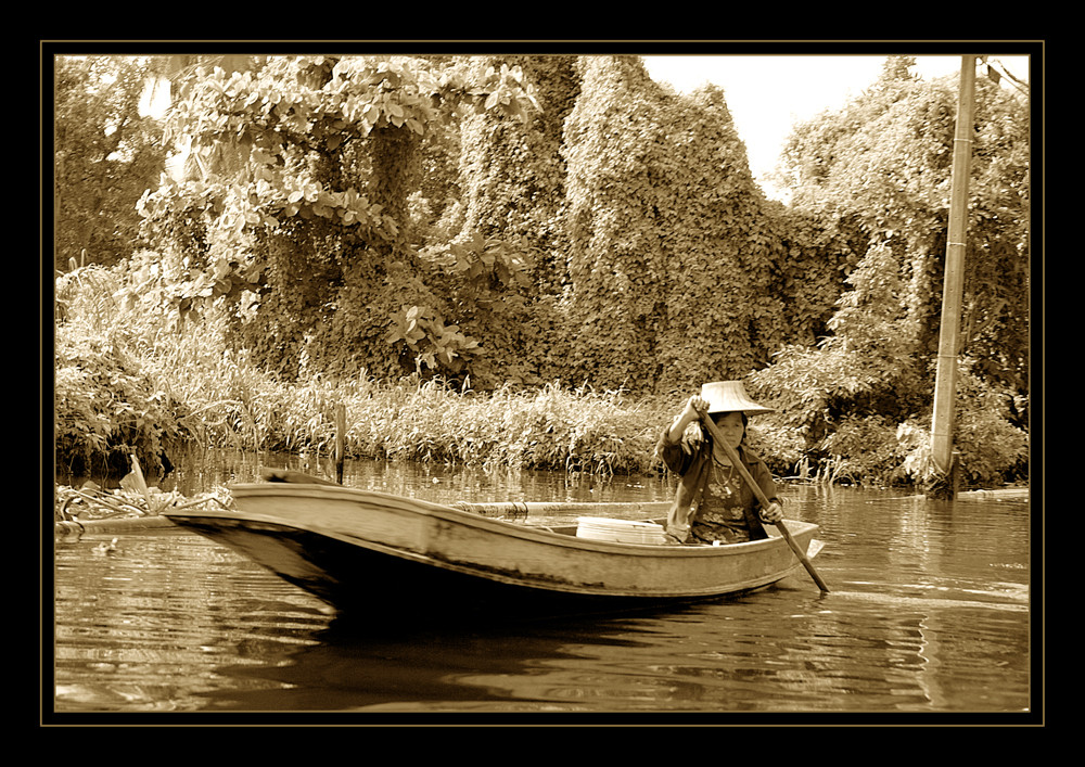 Frau im Boot