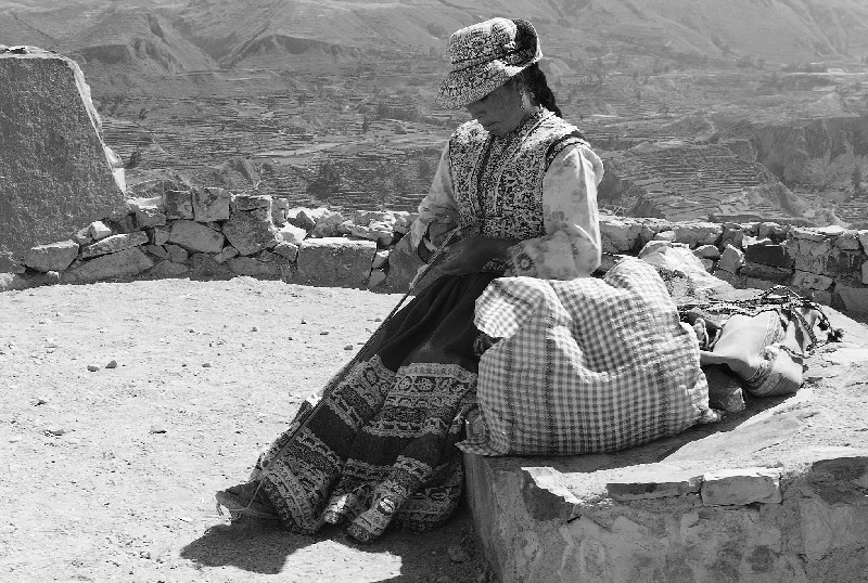 Frau im Colca Canyon