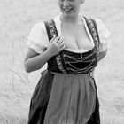 Frau im Dirndl IV