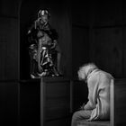 Frau im Gebet