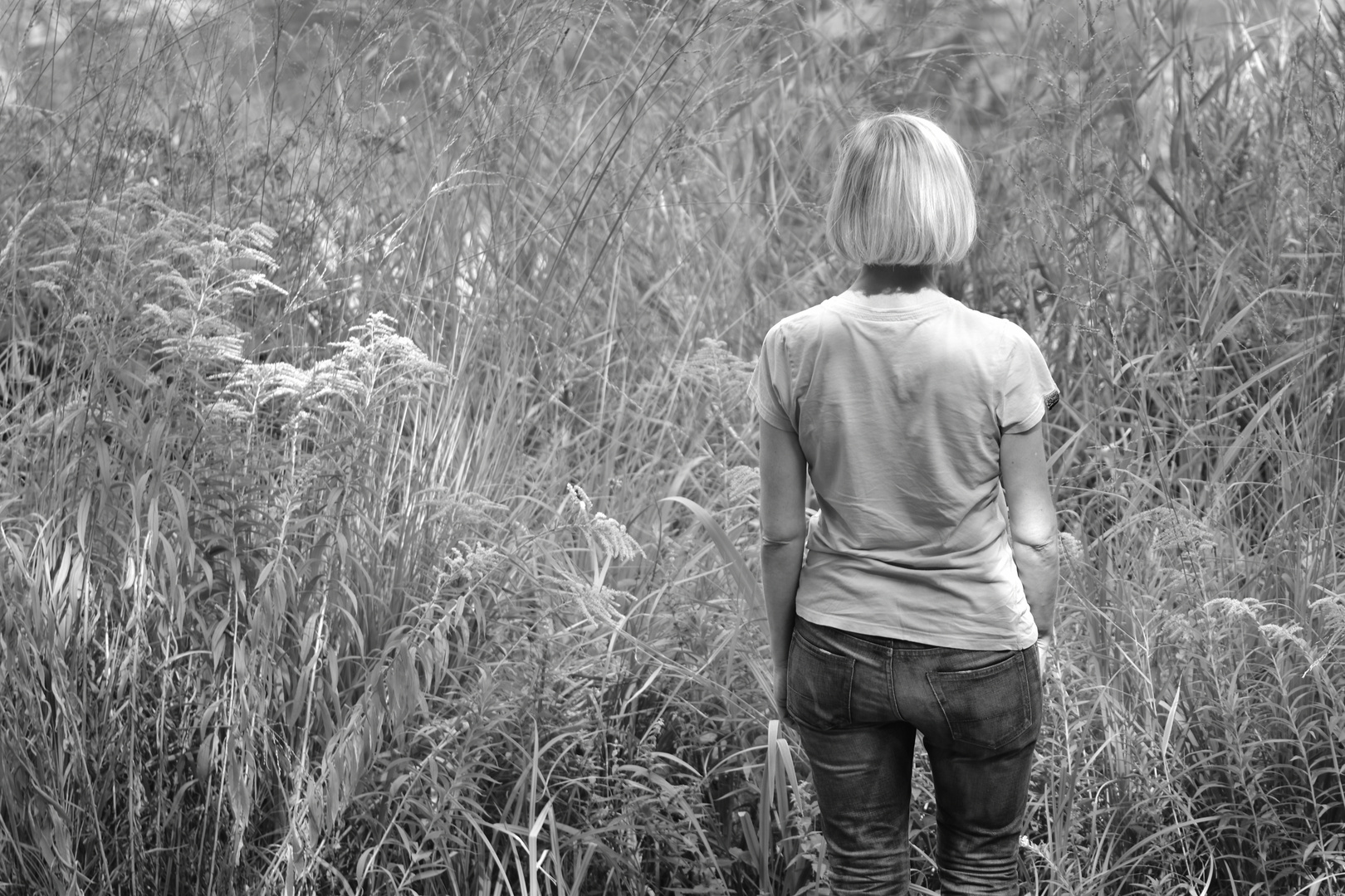 Frau im Gras, Weinheim a. d. Bergstraße