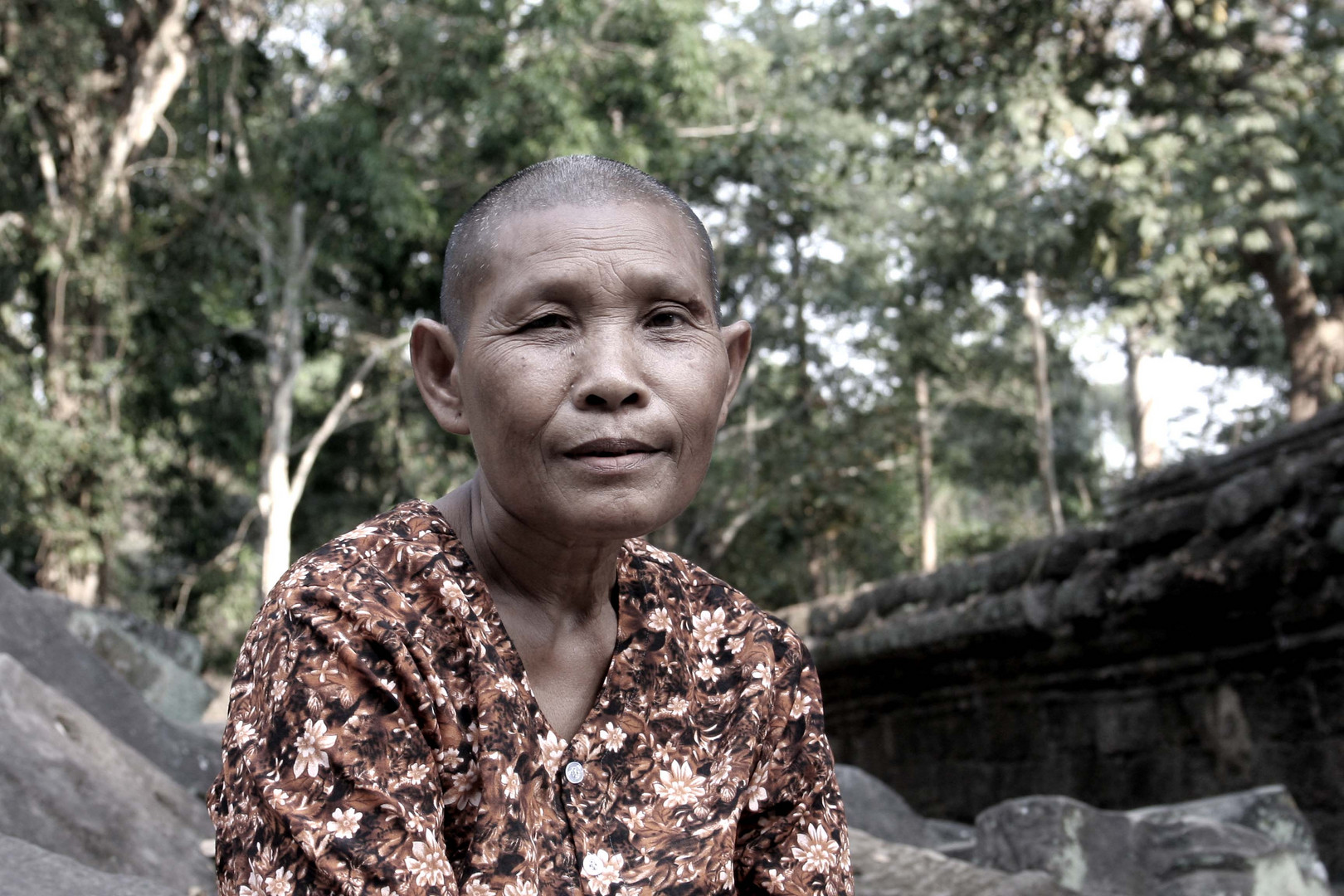 Frau in Angkor Wat