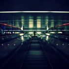 Frau in der U-Bahn Station