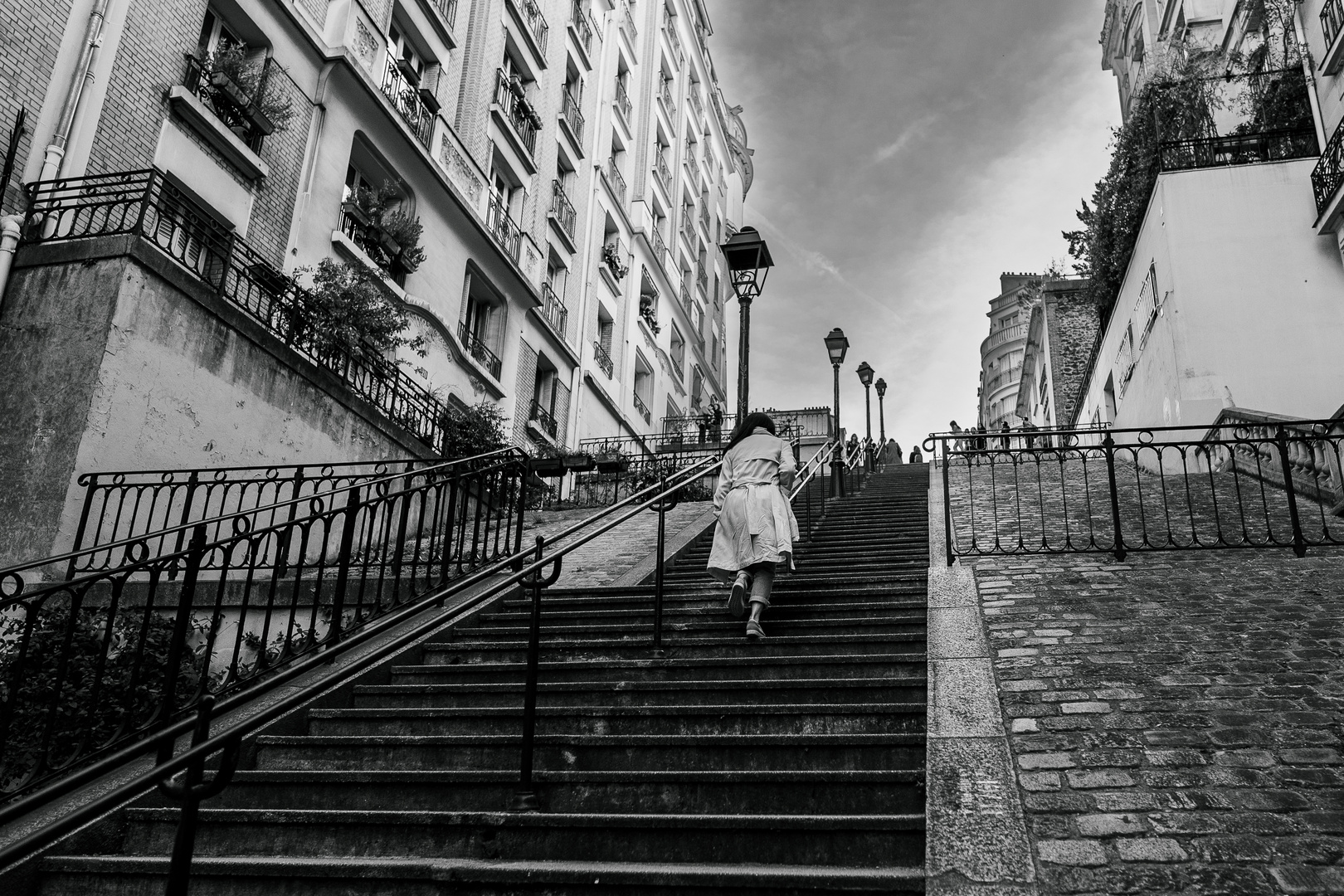 Frau in Montmartre