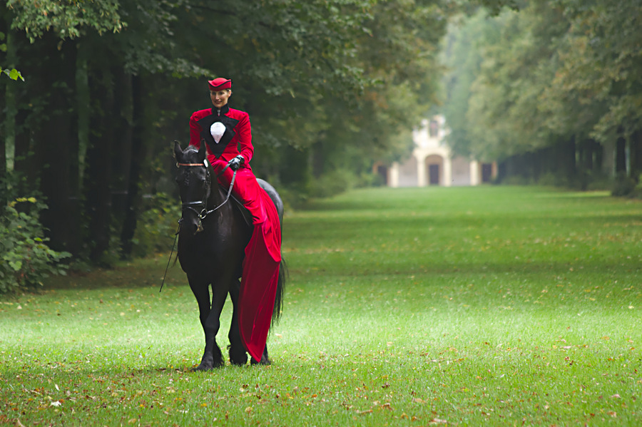 Frau in Rot