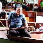 Frau Kapitänin im Floating Market