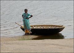 Frau mit Boot