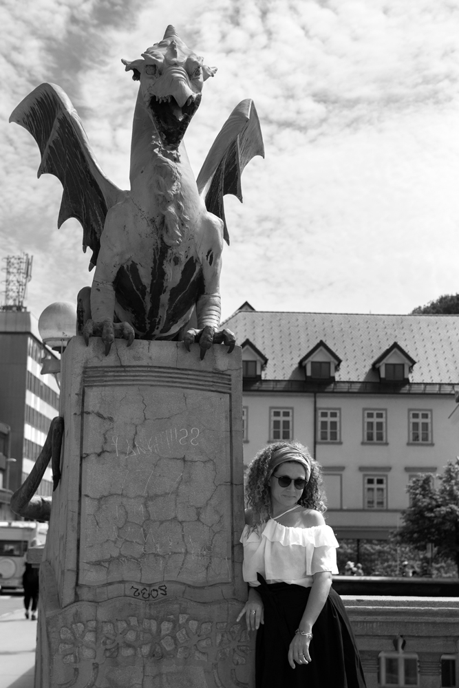 Frau mit Drache