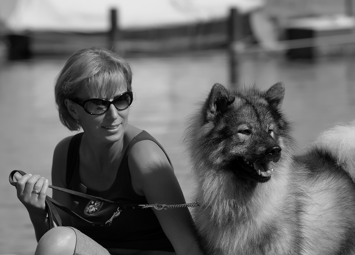 Frau mit Eurasier