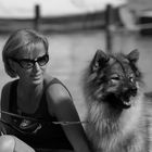 Frau mit Eurasier