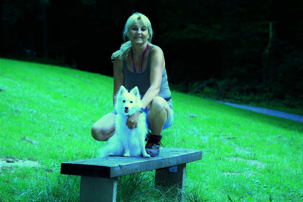 Frau mit Hund 1