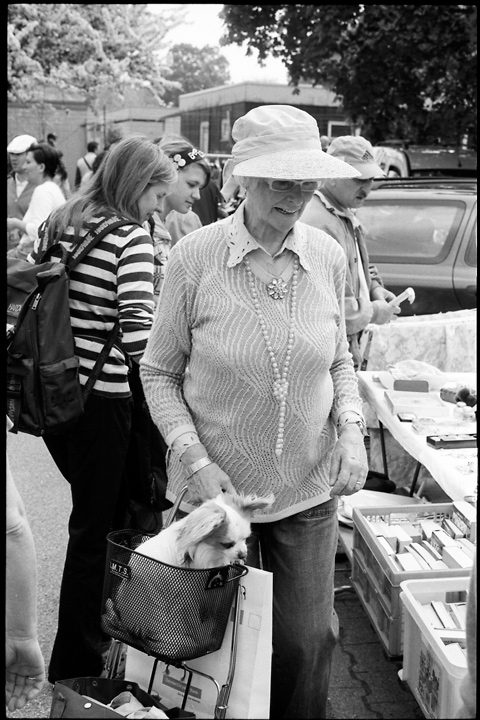 Frau mit Hund