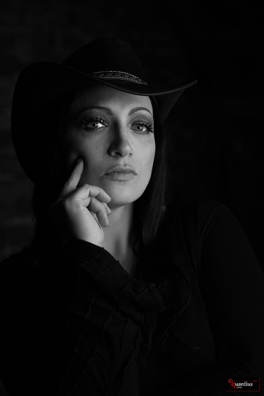 Frau mit Hut Foto &amp; Bild portrait, portrait frauen, indoor Bilder auf