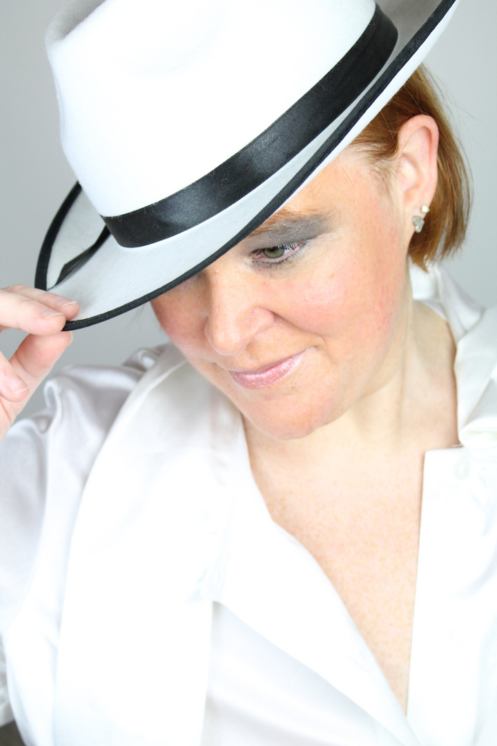 Frau mit Hut Foto & Bild | setcard, studio, sexy Bilder ...