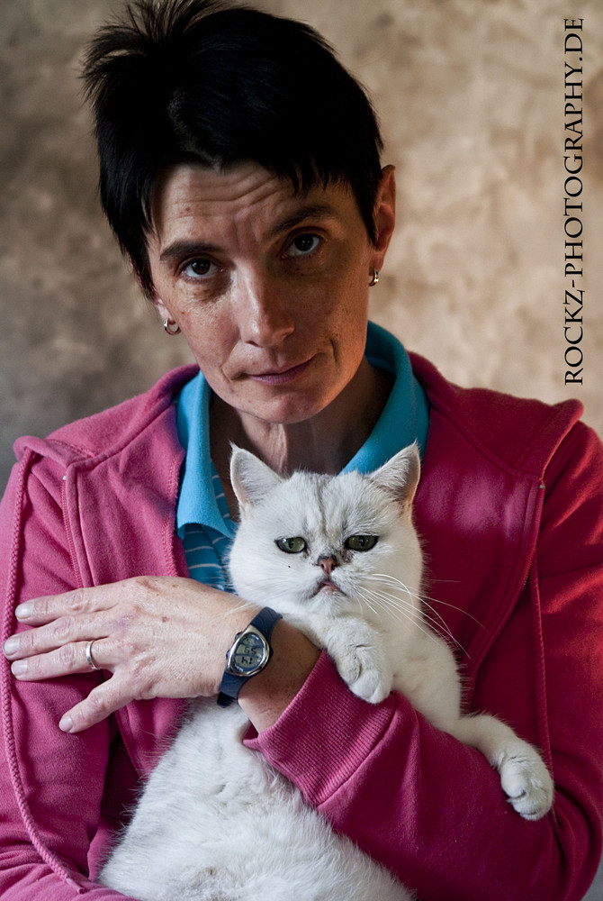 Frau mit Katze