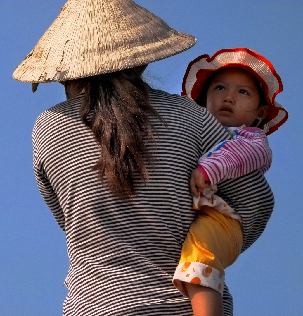 Frau mit Kind / Mekong Delta