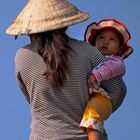 Frau mit Kind / Mekong Delta