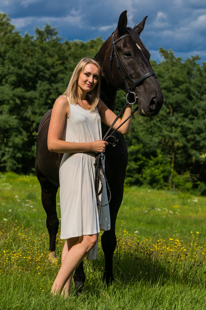 Frau mit Pferd Foto & Bild portrait, portrait frauen, outdoor Bilder auf